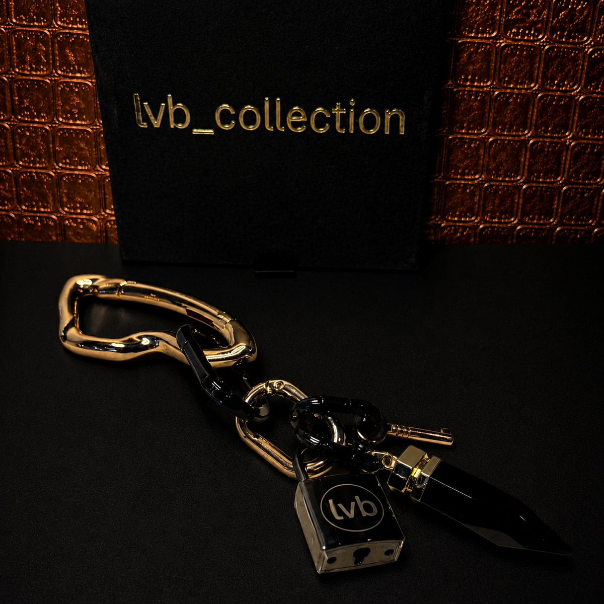 L’Atelier Sculpté Noir and Gilded/Obsidian