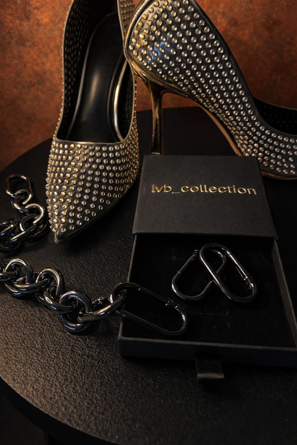Black large U extension ring