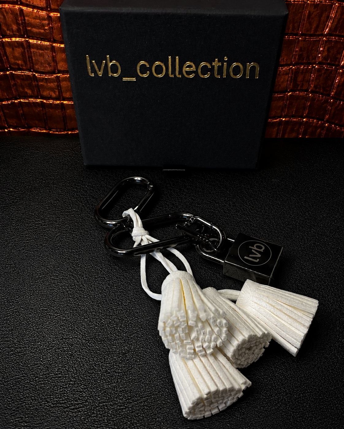 Velour Cluster Alabaster Noir Hardware